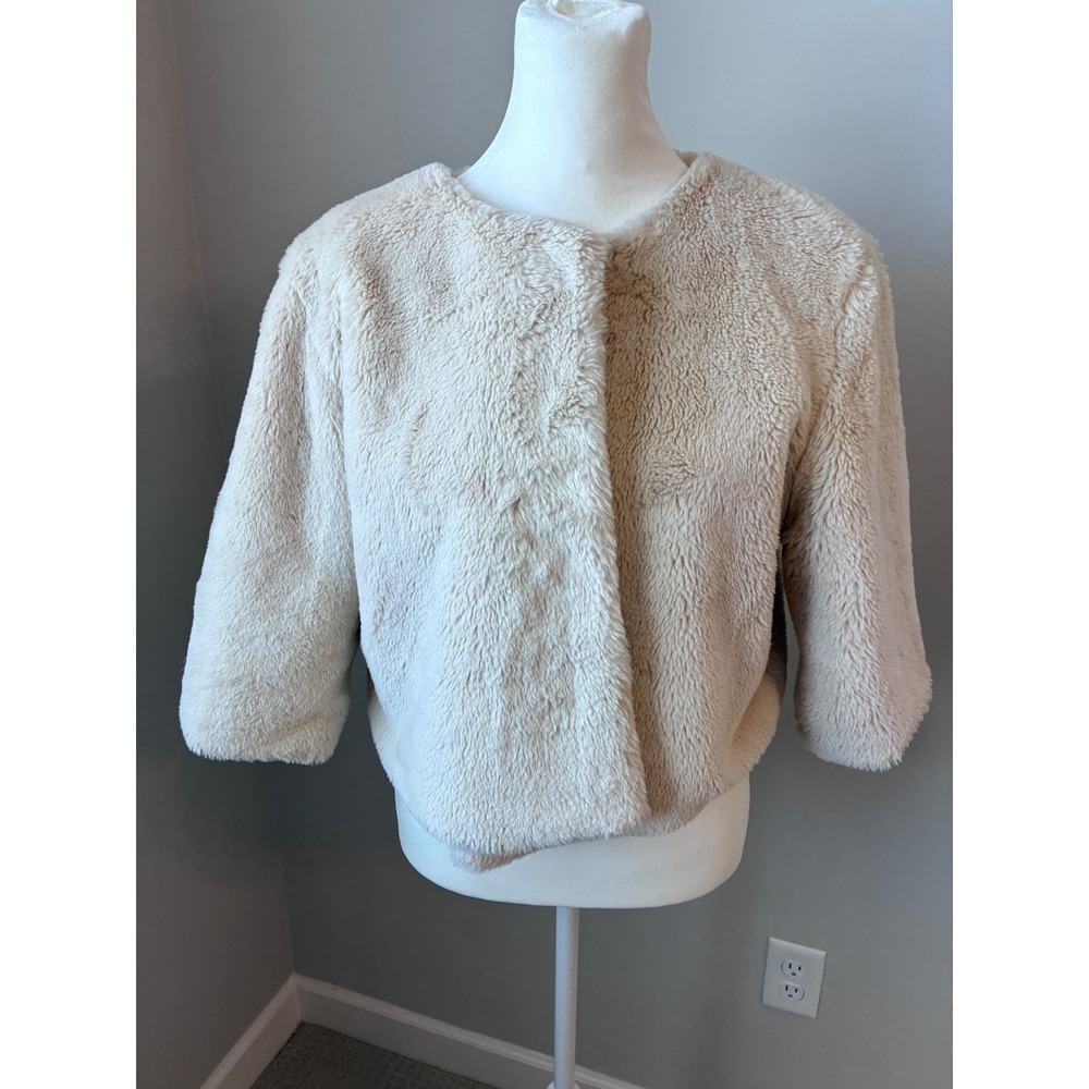 Faux Fur Cropped Jacket Ivory Cream Button‎ Front Stylish Cozy Warm Shrug